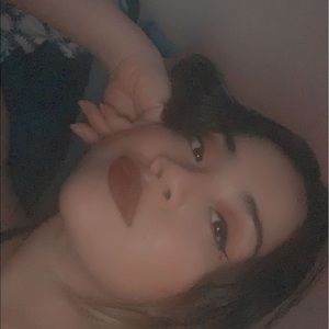 Meet your Posher, Cynthia